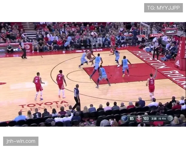 坦巴克蒂中卫风格稳健，防守表现持续提升