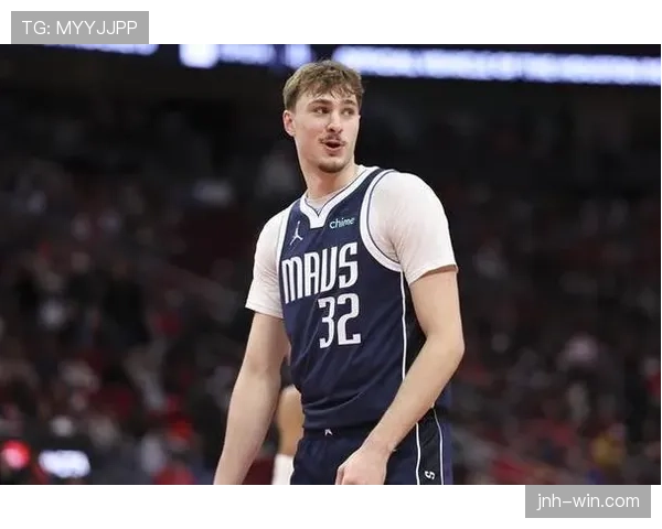 库珀·弗拉格突破制造得分机会提升球队关键时刻效率